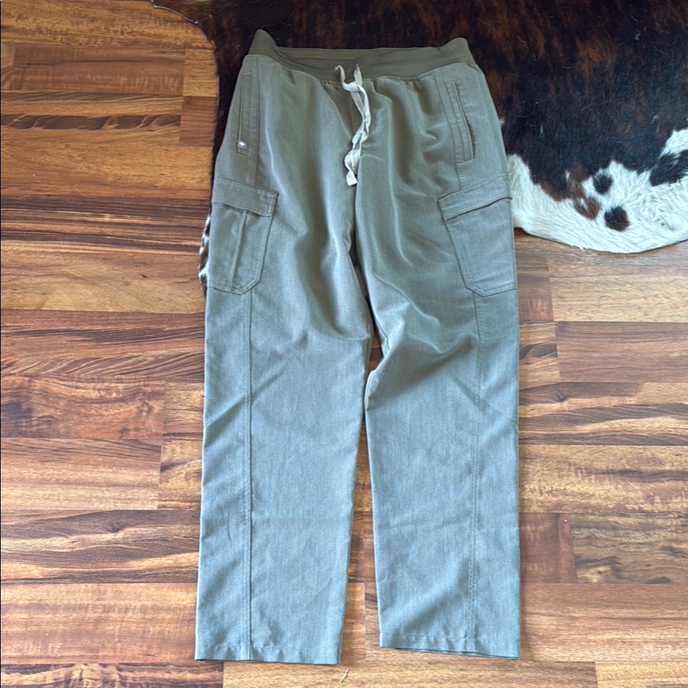 Figs scrub Cargo Pants, olive size M